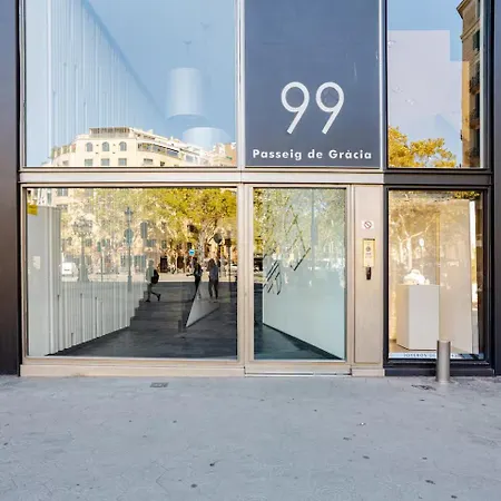 Just 100mts From Gaudi's Casa Milà-la Pedrera *