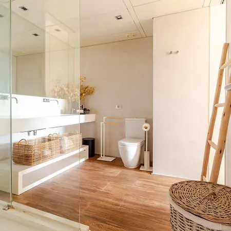 Just 100mts From Gaudi's Casa Milà-la Pedrera